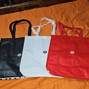Lululemon 3 Large Reusable Tote Bags. Gorgouse. Snap Closure!